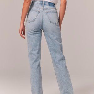 Abercrombie Ultra High Rise 90s Straight Jean W25